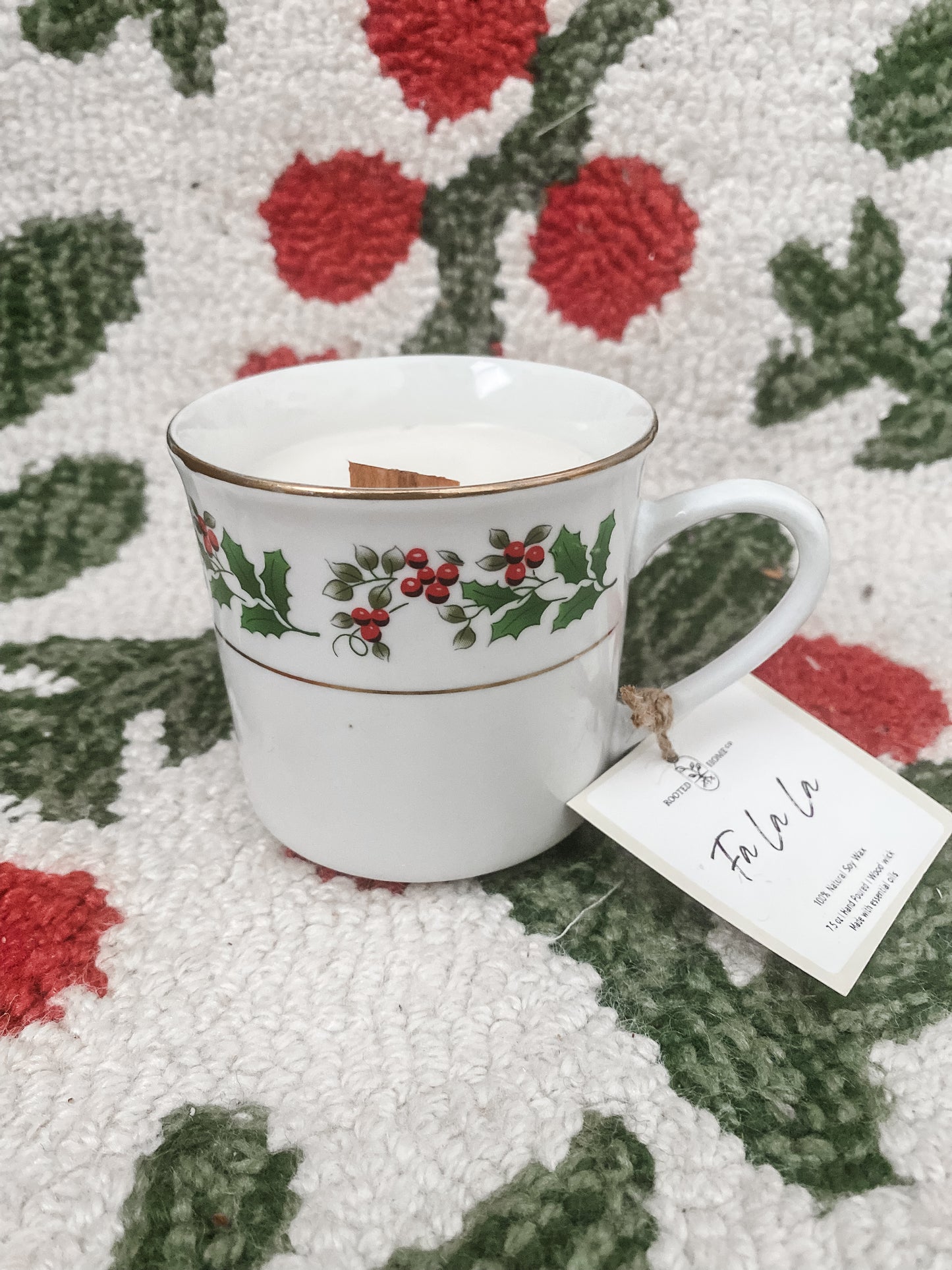 TEACUP CANDLE - FA LA LA